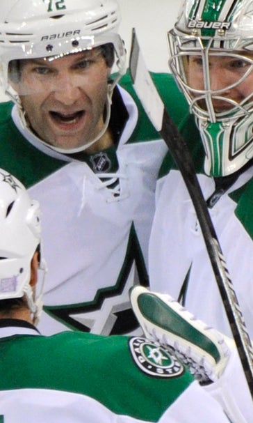 Benn scores in fifth straight, Stars edge Devils
